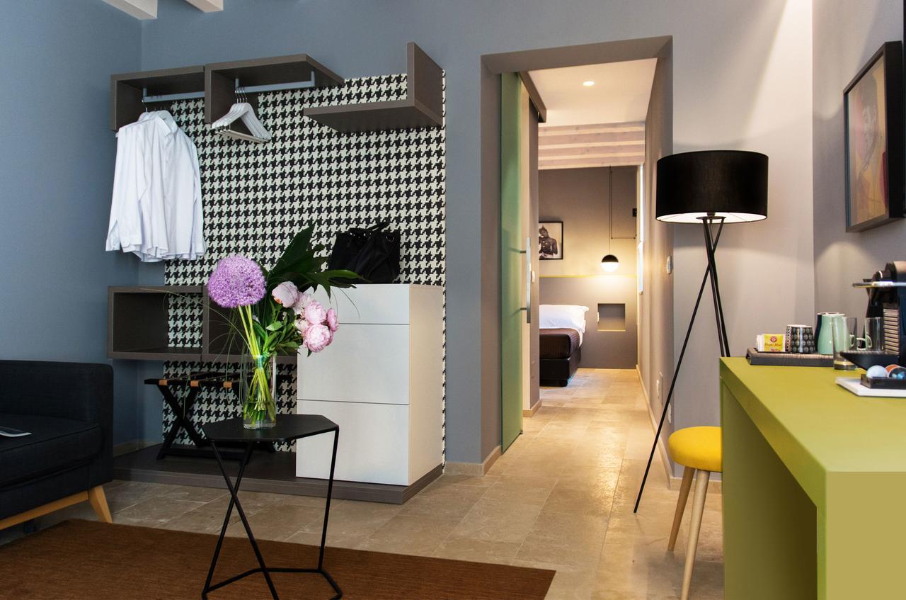 Deluxe Suite exposed Bathroom