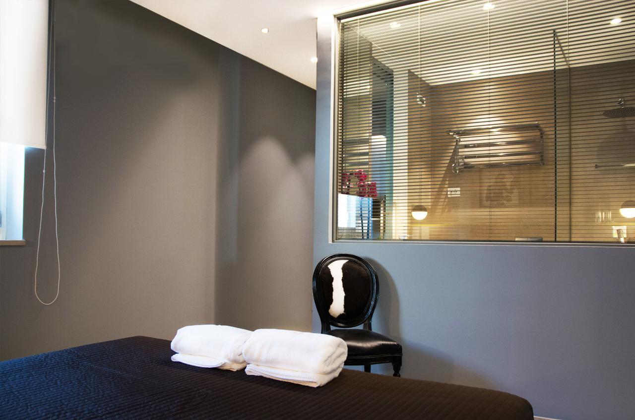 Deluxe Suite exposed Bathroom