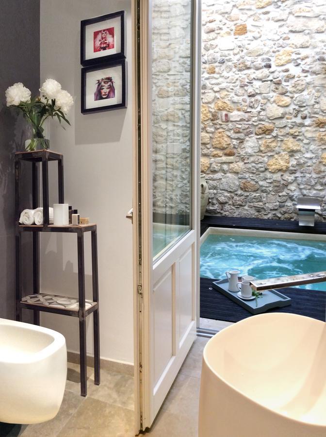 Deluxe Suite Heated Spa Bath