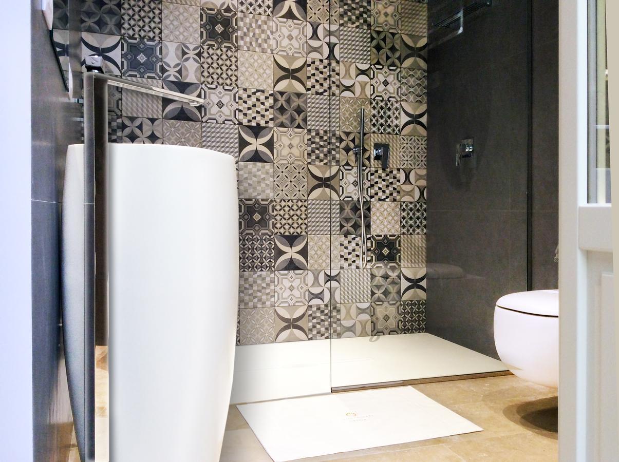 Deluxe Suite Heated Spa Bath