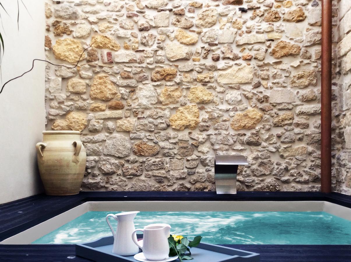 Deluxe Suite Heated Spa Bath
