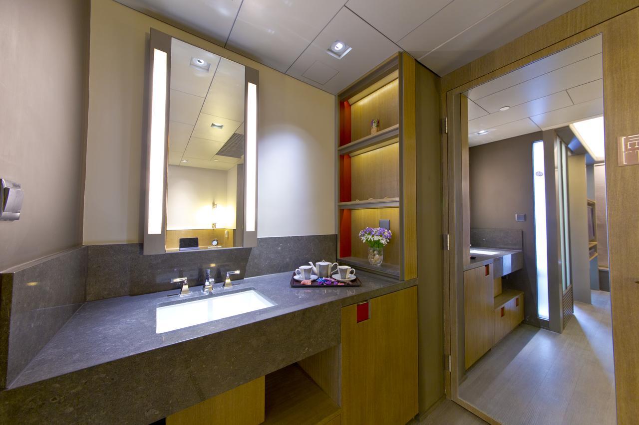 88 Superior Twin Room
