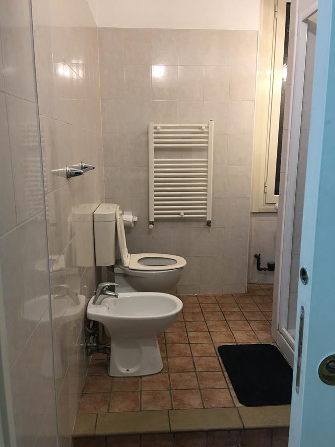 Double Room Outside Private Bathroom,633080370:JPEG