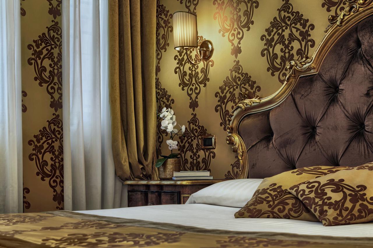 Camera Tripla Superior