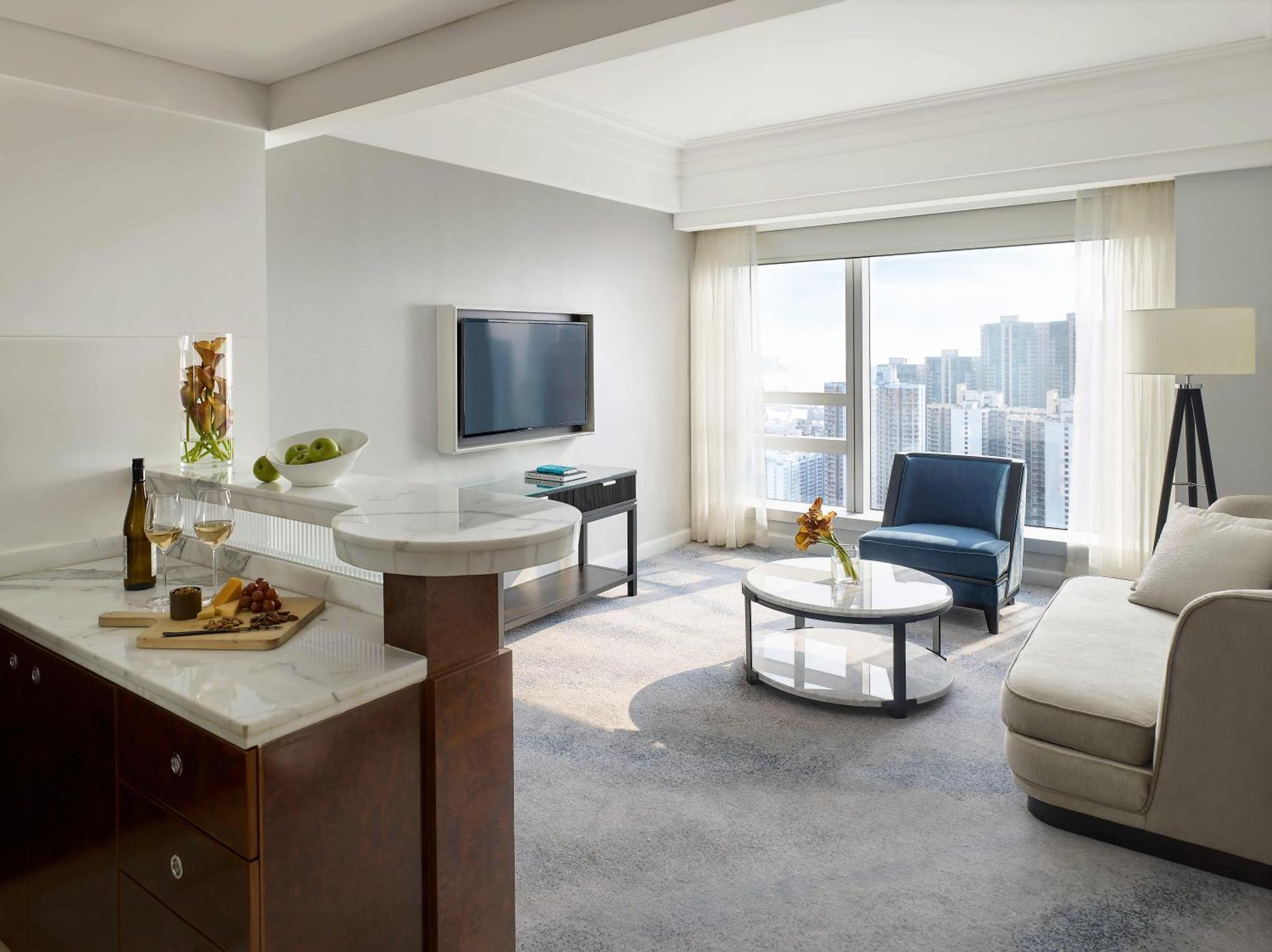 – Club One-Bedroom Suite Kitchen & Hotel Credit