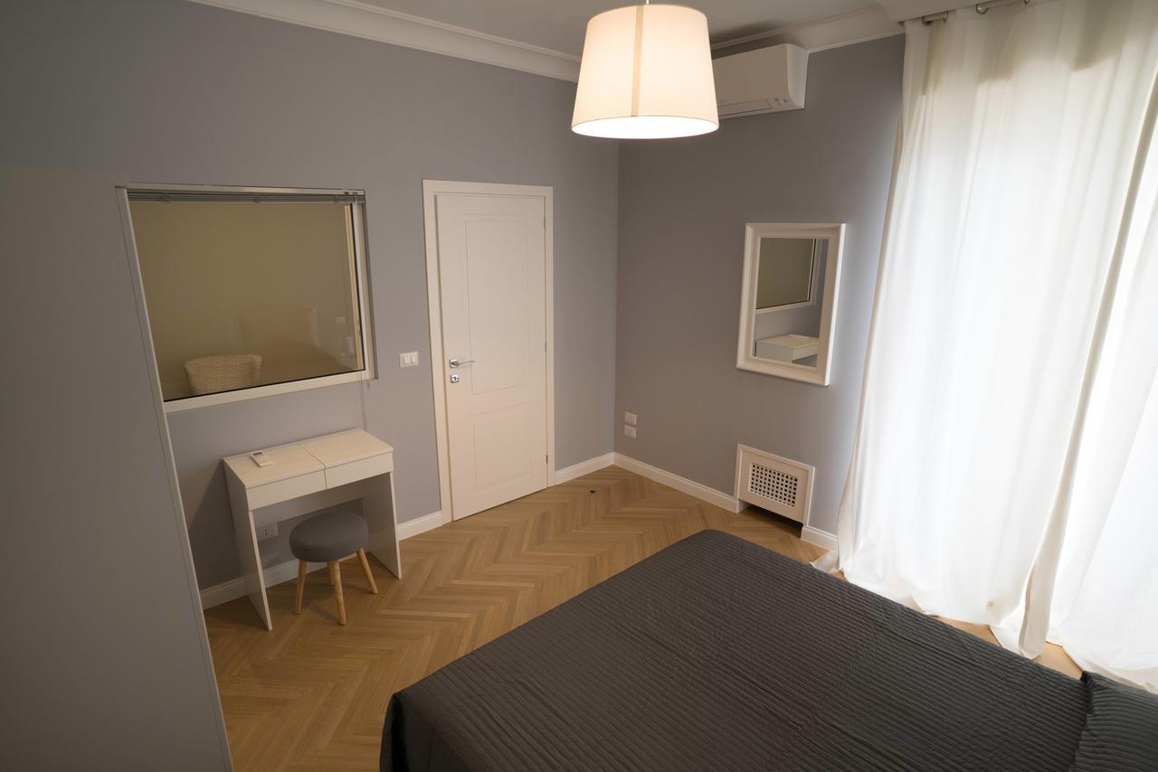 Suite Balcony,579158889:JPEG