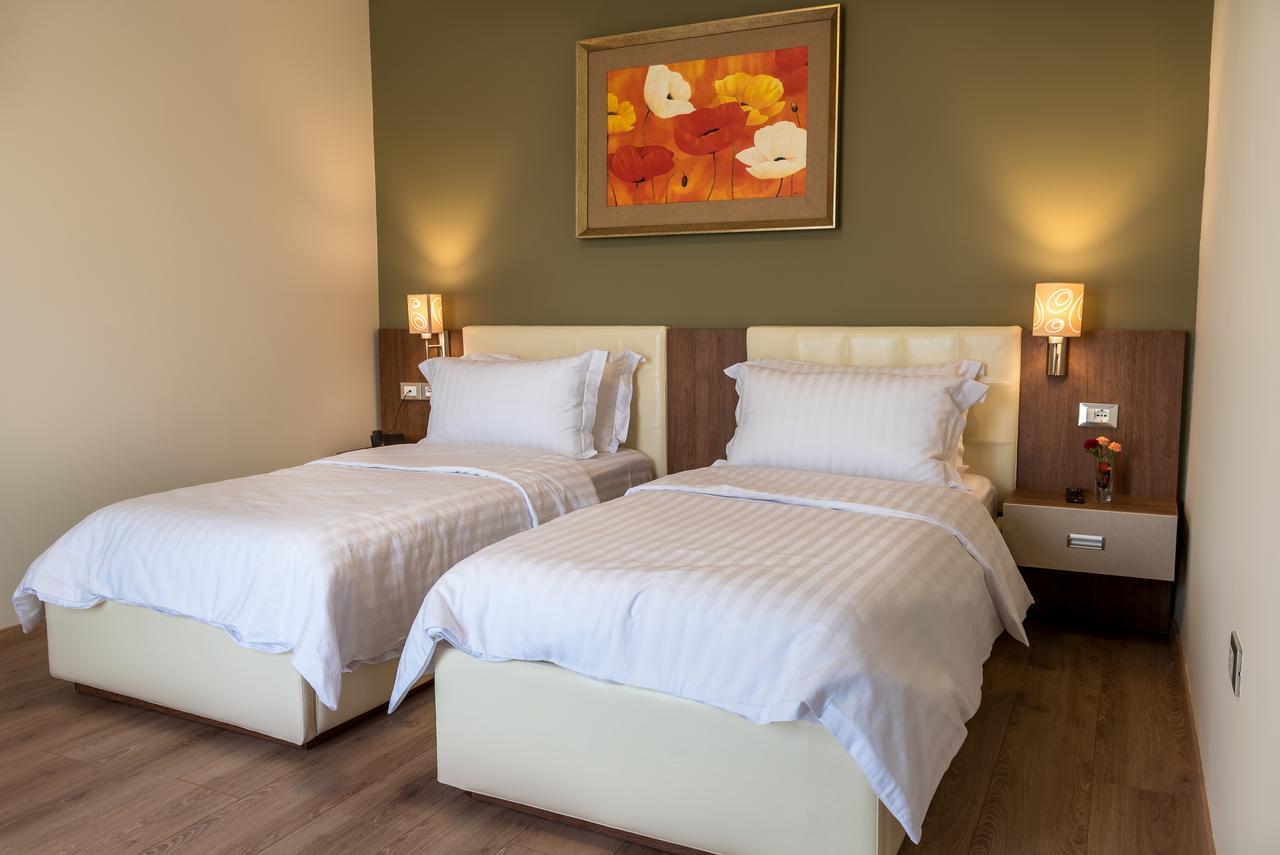Camera Matrimoniale/Doppia con Letti Singoli con Letto Supplementare