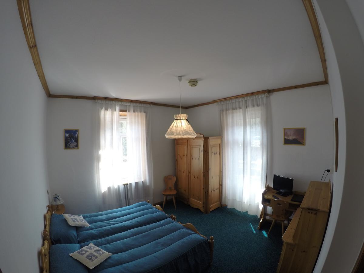 Camera Doppia con Letti Singoli con Bagno