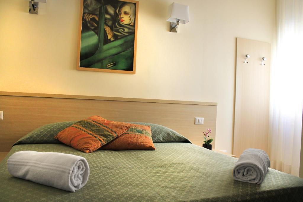 Double or Twin Room,61986439:JPEG