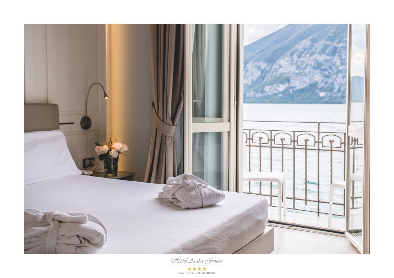 Camera Superior Matrimoniale/Doppia con Letti Singoli con Balcone con Vista Lago