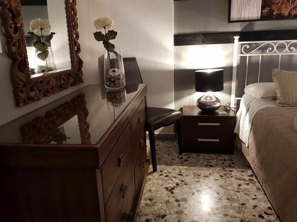 Camera Matrimoniale con Bagno in Comune