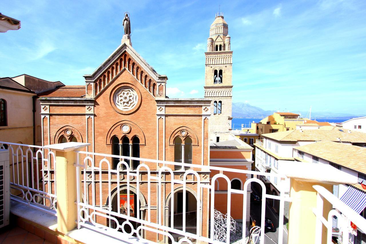Camera Matrimoniale Deluxe con Balcone e Vista Mare