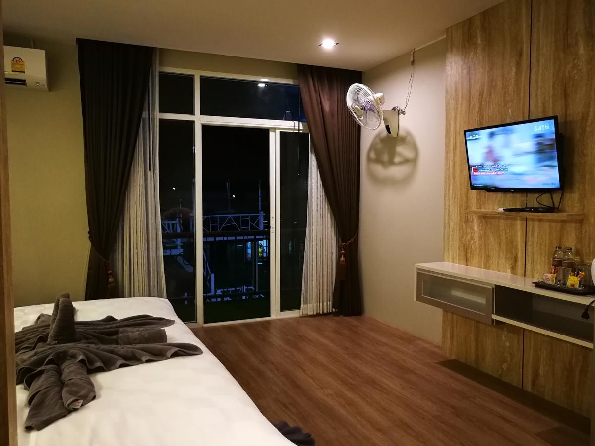 Camera Deluxe Matrimoniale/Doppia con Letti Singoli con Balcone e Vista Città