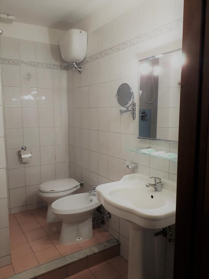 Triple Room,640190826:JPEG