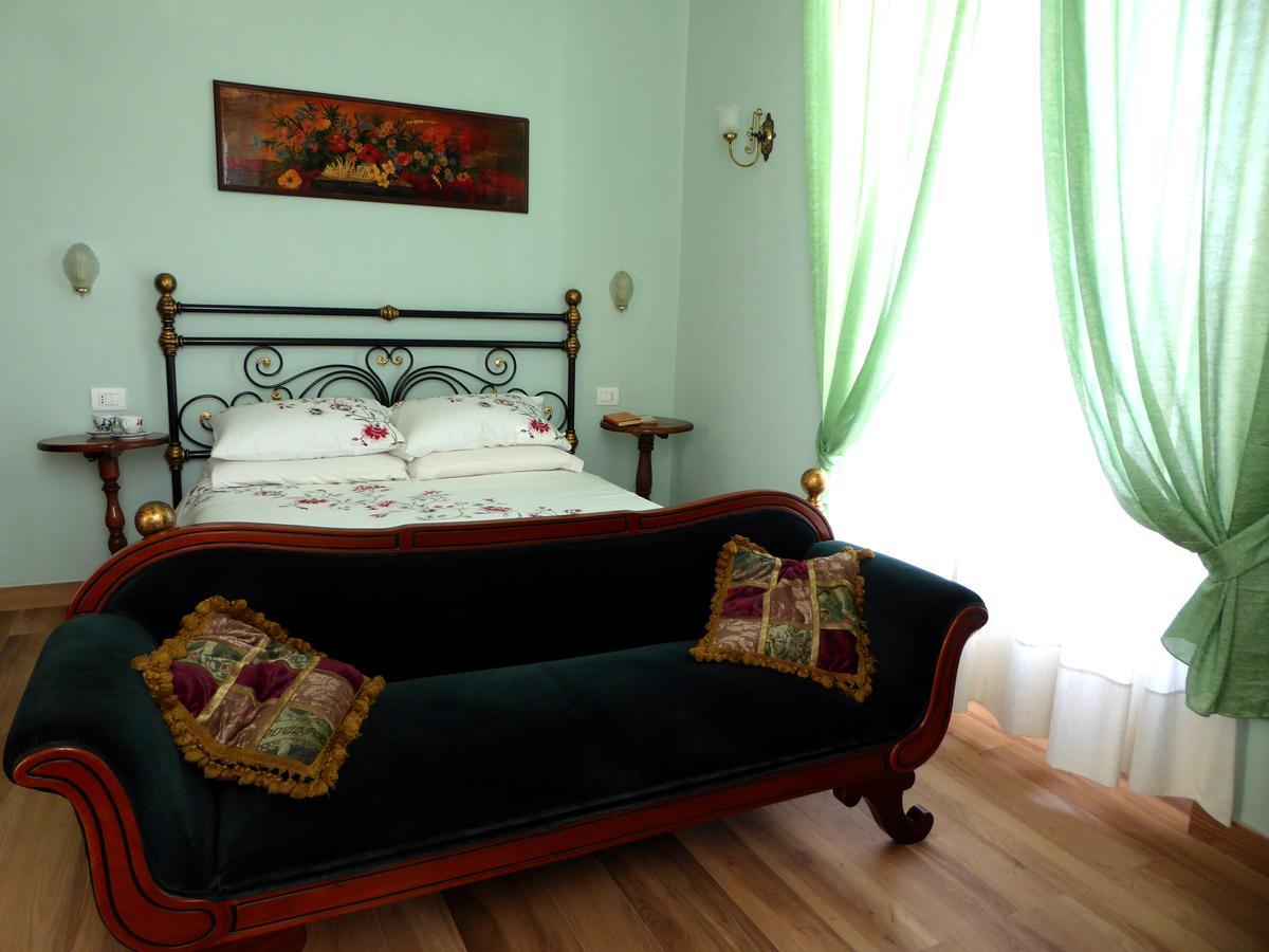 Camera Matrimoniale Deluxe con Bagno Privato (2 Adulti + 1 Bambino)