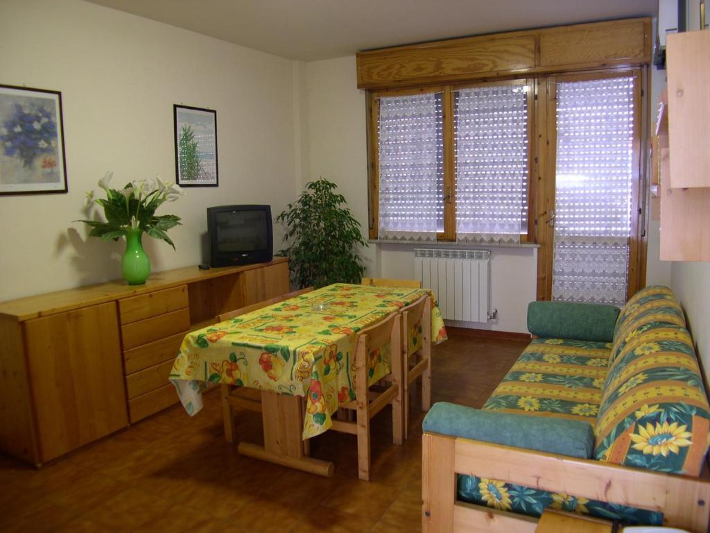 Appartamento con 2 Camere da Letto e Balcone