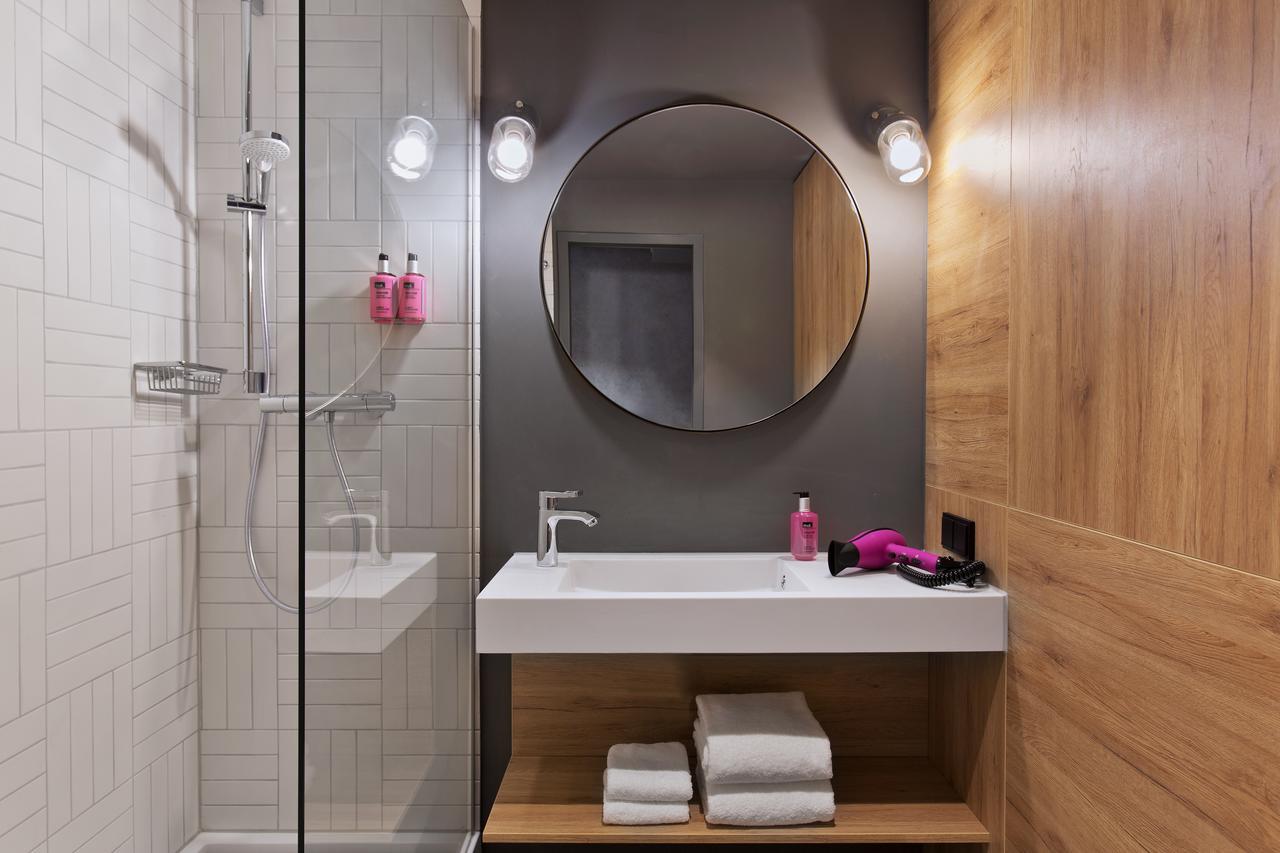 Moxy Double Room