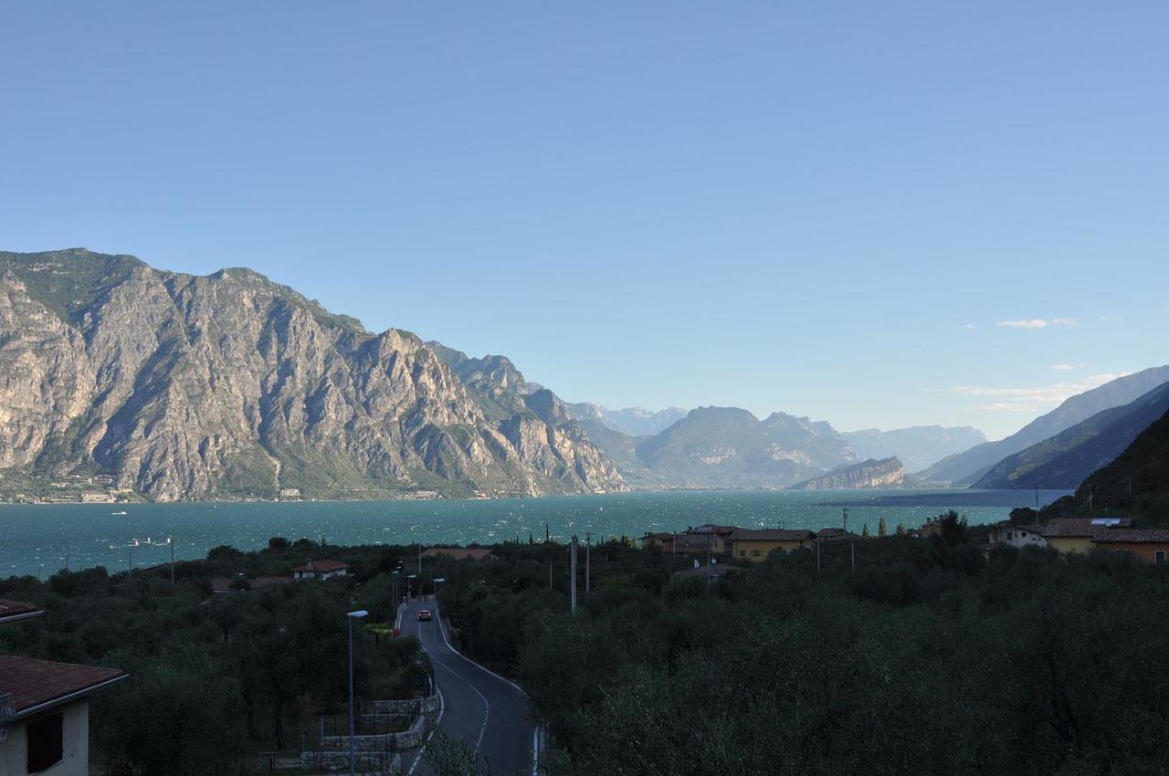 Camera Tripla con Vista Lago