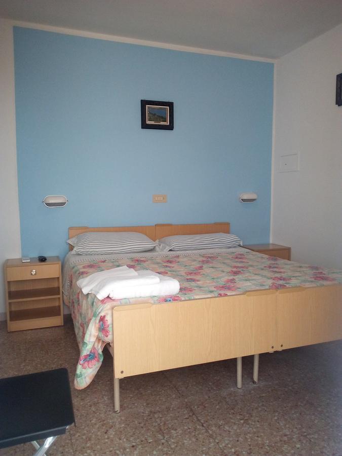 Small Double Room,1695761972:JPEG