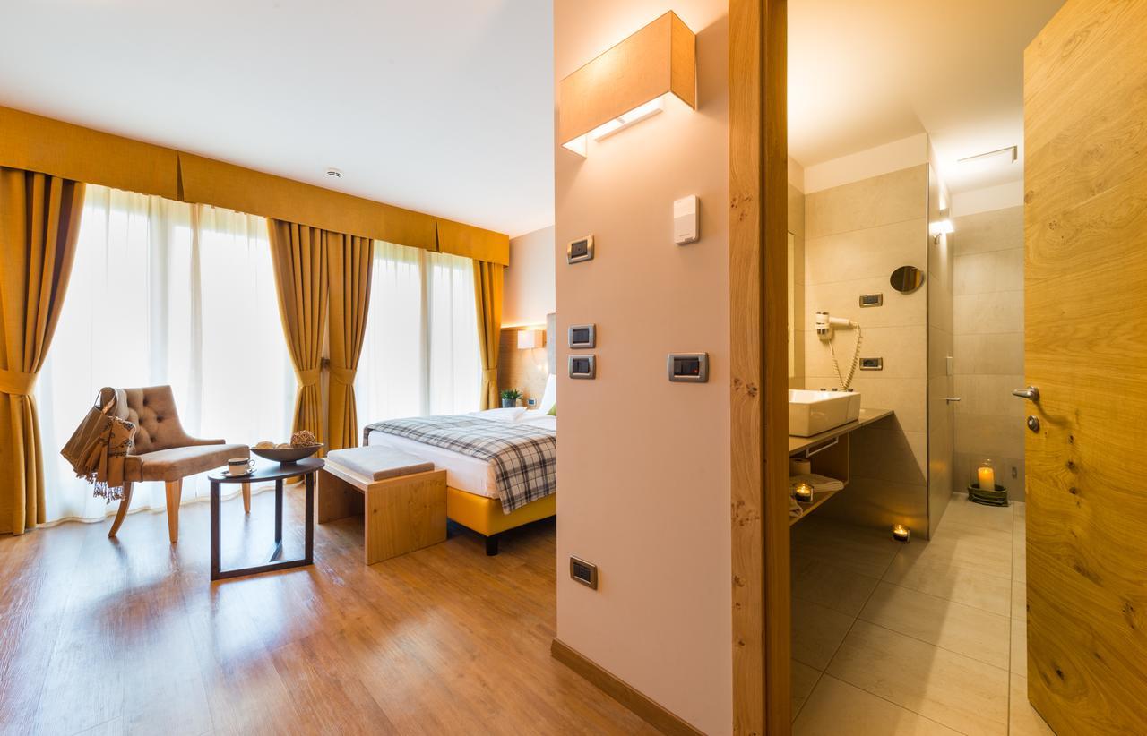 Junior Suite with Balcony,663785442:JPEG