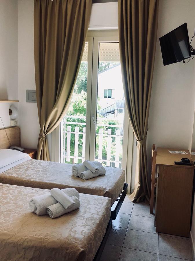 Basic Double or Twin Room,663887100:JPEG