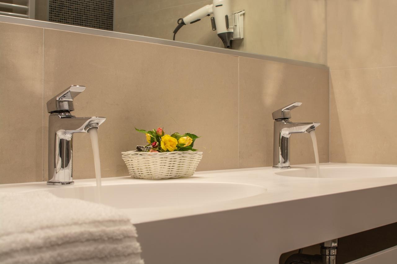 Suite Deluxe con Vista Mare Parziale