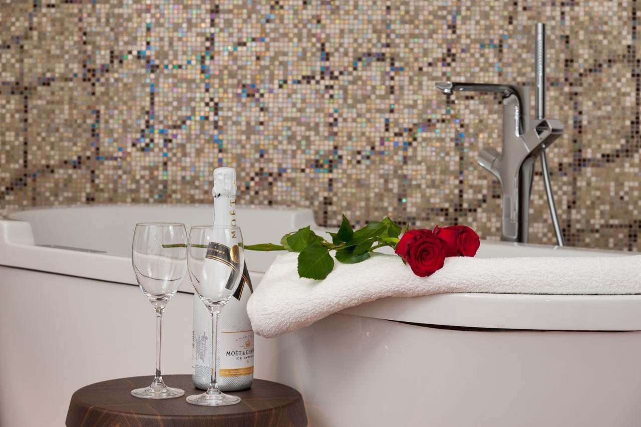 King Room Spa Bath
