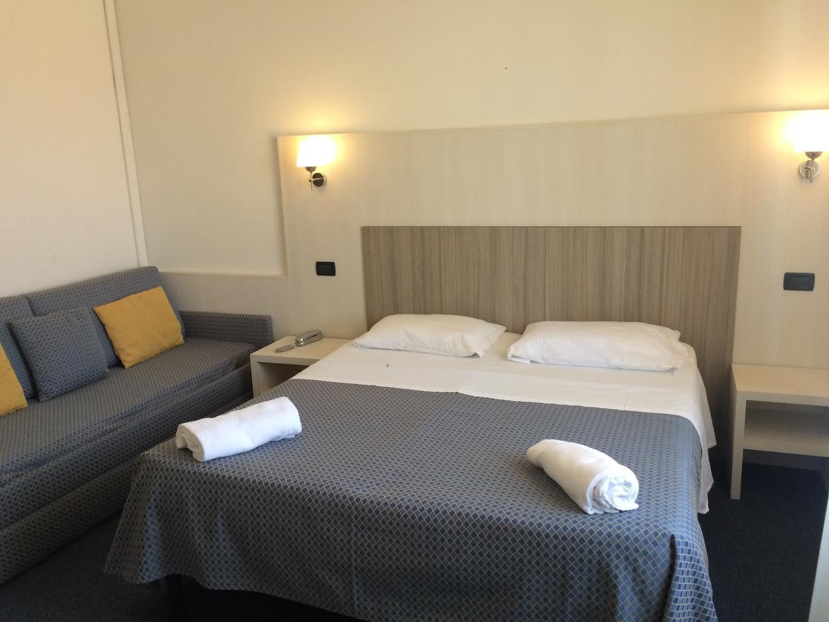 Triple Room,664713648:JPEG