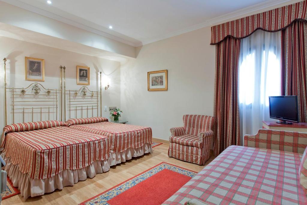 Camera Matrimoniale/Doppia con Letti Singoli con Letto Supplementare