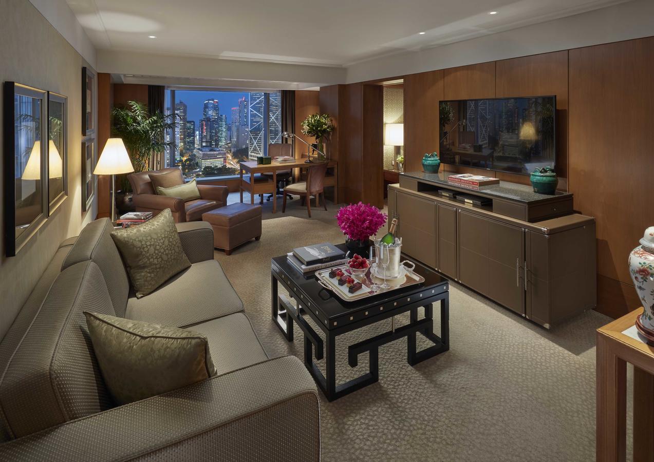 Statue Square King Suite