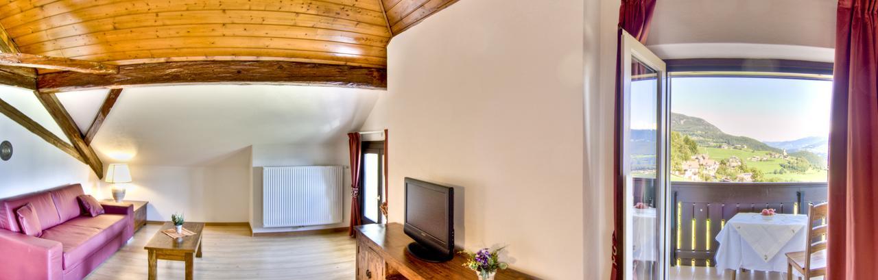 Two-Bedroom Apartment,758420491:JPEG
