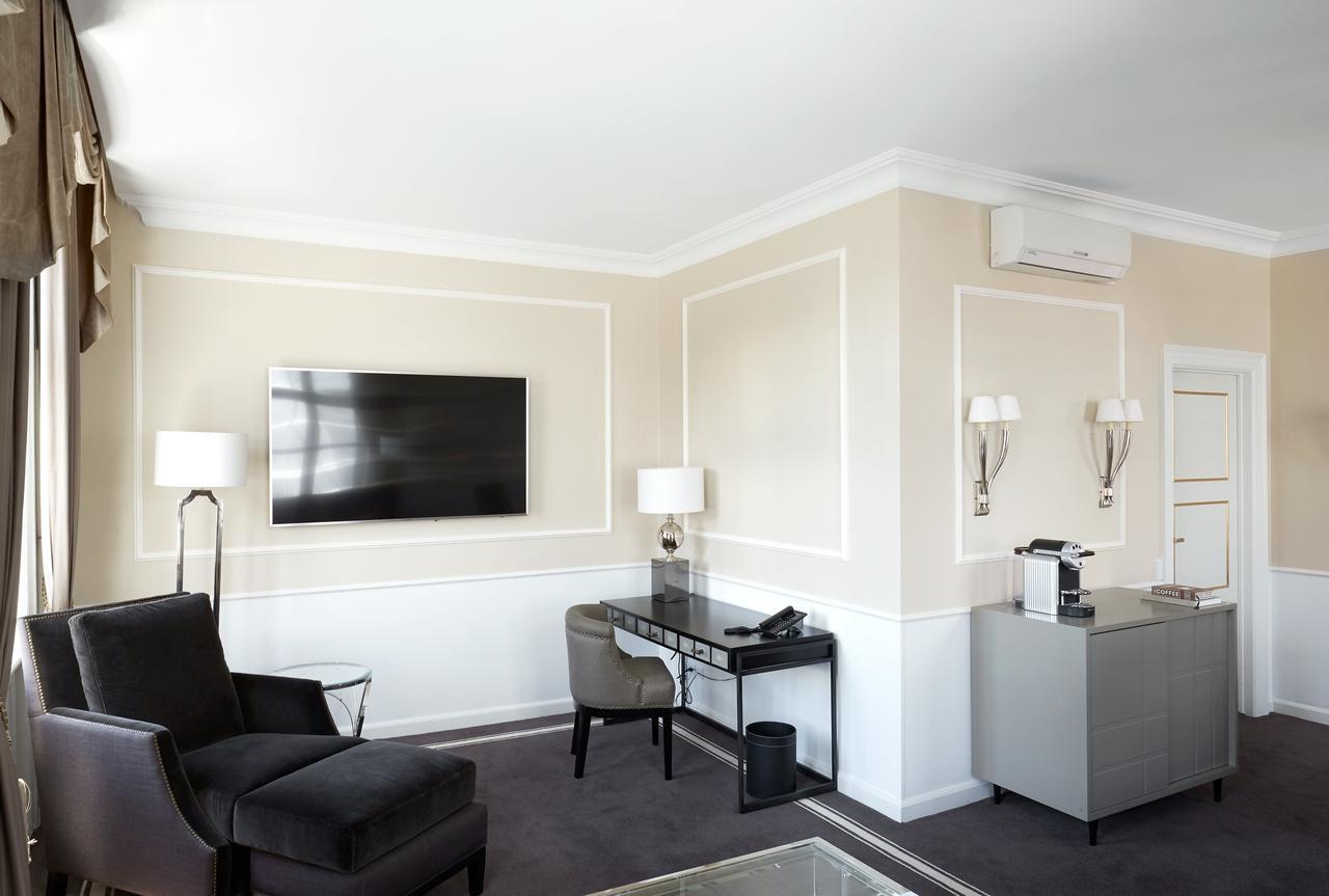 Suite Access to Executive Lounge