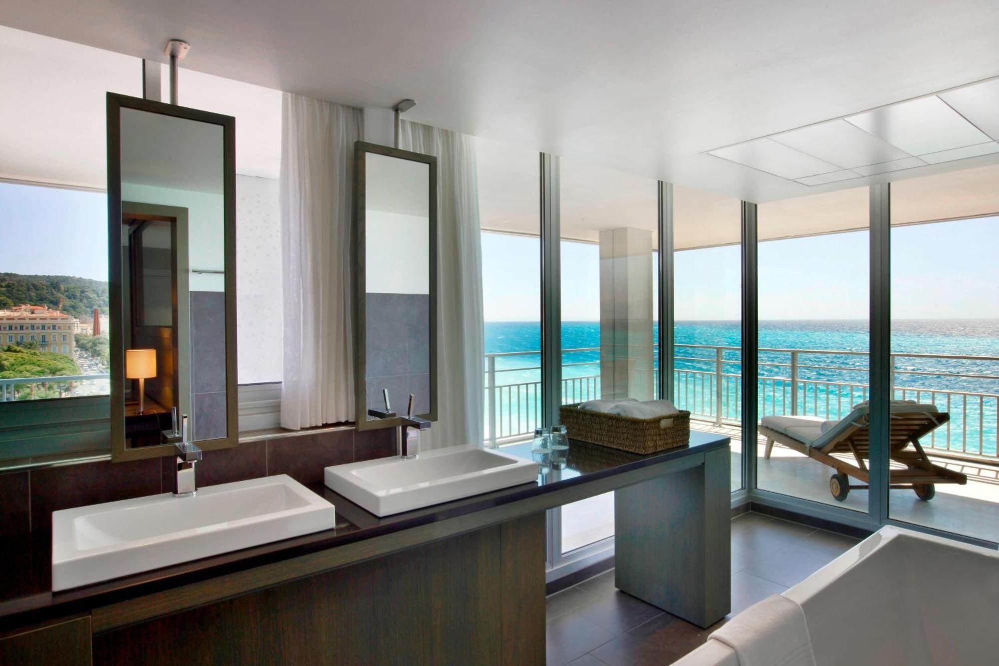 Junior Suite con Letto King-Size e Vista Mare Panoramica