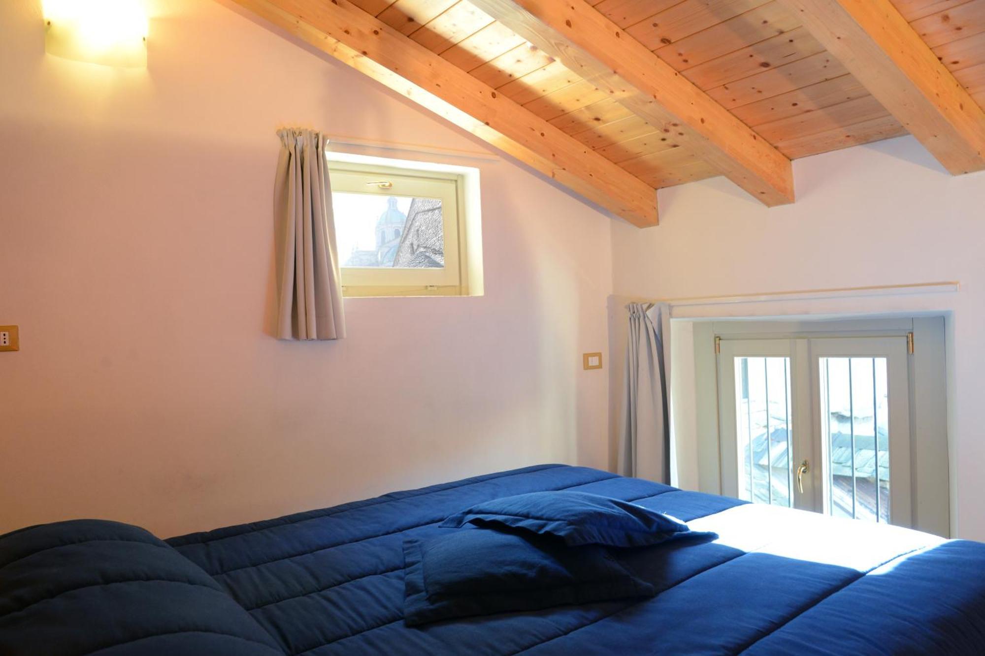 One-Bedroom Apartment,1178986360:JPEG
