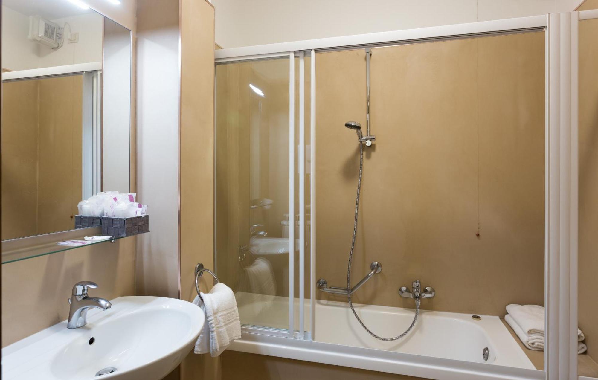 Double Room,1216436491:JPEG