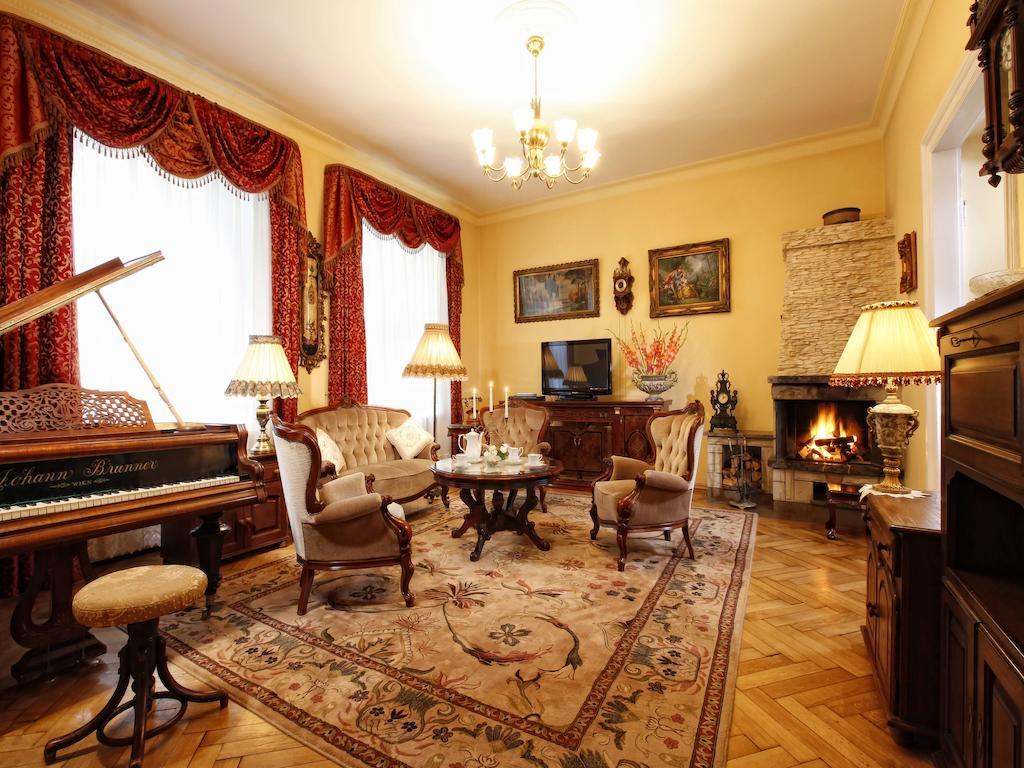Deluxe Two Bedroom Apartment