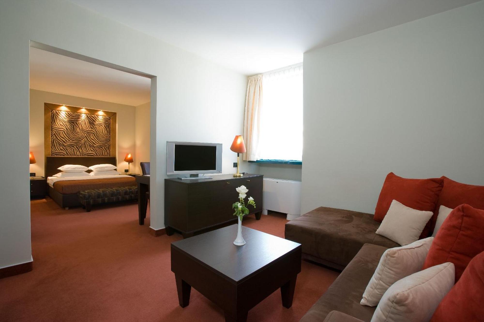 Standard Family Suite