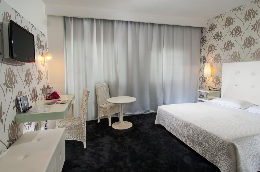 Double Room Street View