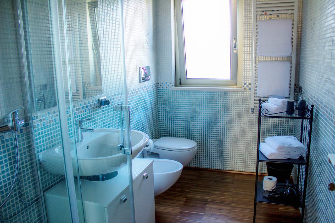 Camera Matrimoniale Deluxe (2 Adulti + 1 Bambino)