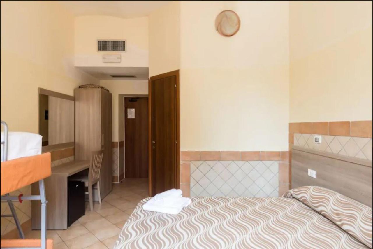 Camera Matrimoniale/Doppia con Letti Singoli con Bagno Privato