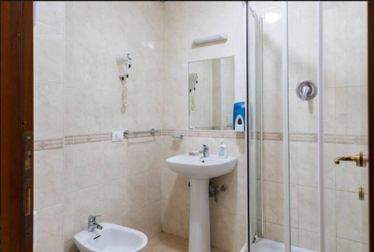 Camera Singola con Bagno Privato