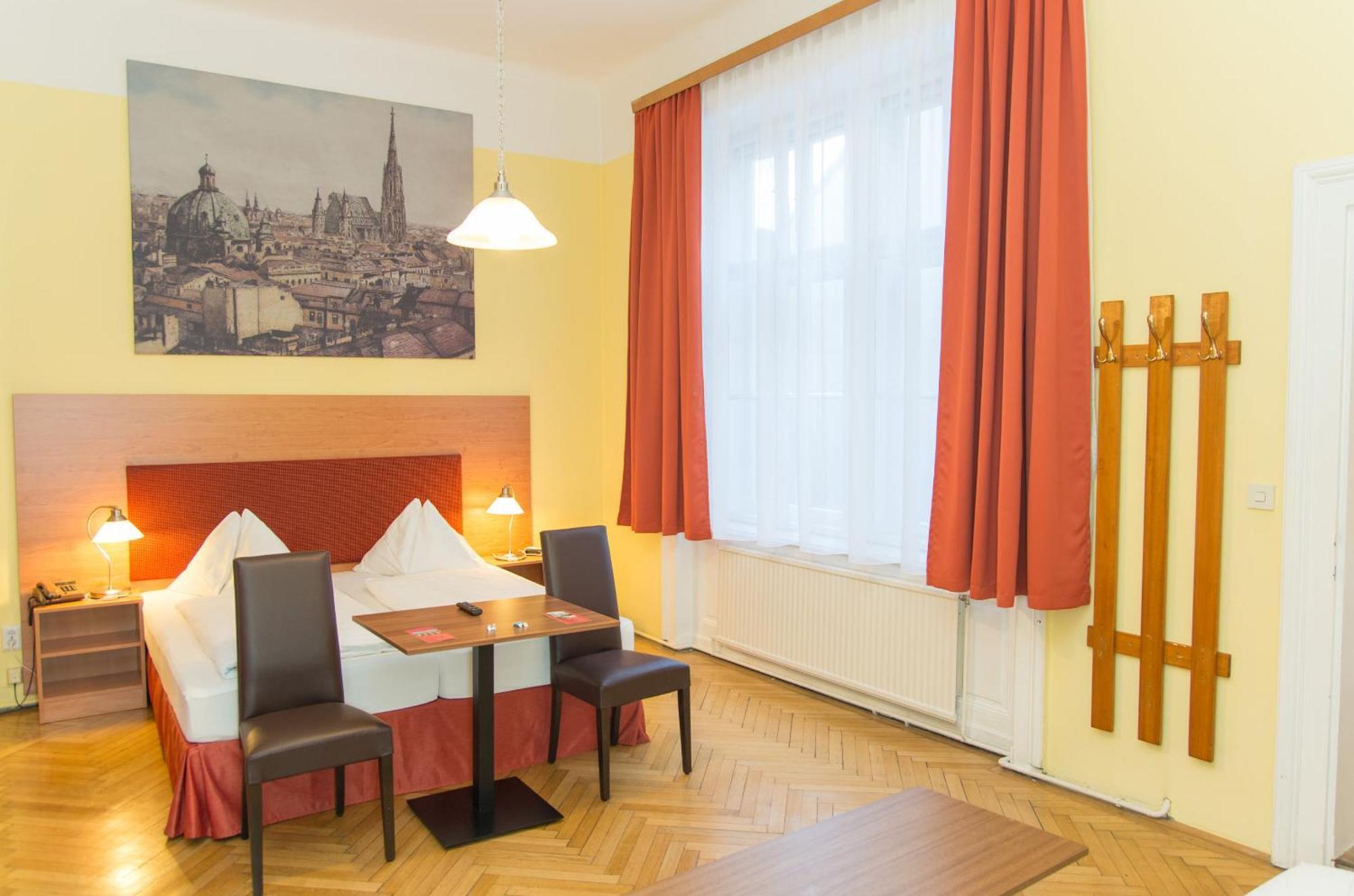 Camera Familiare con Bagno Privato (4 Persone)