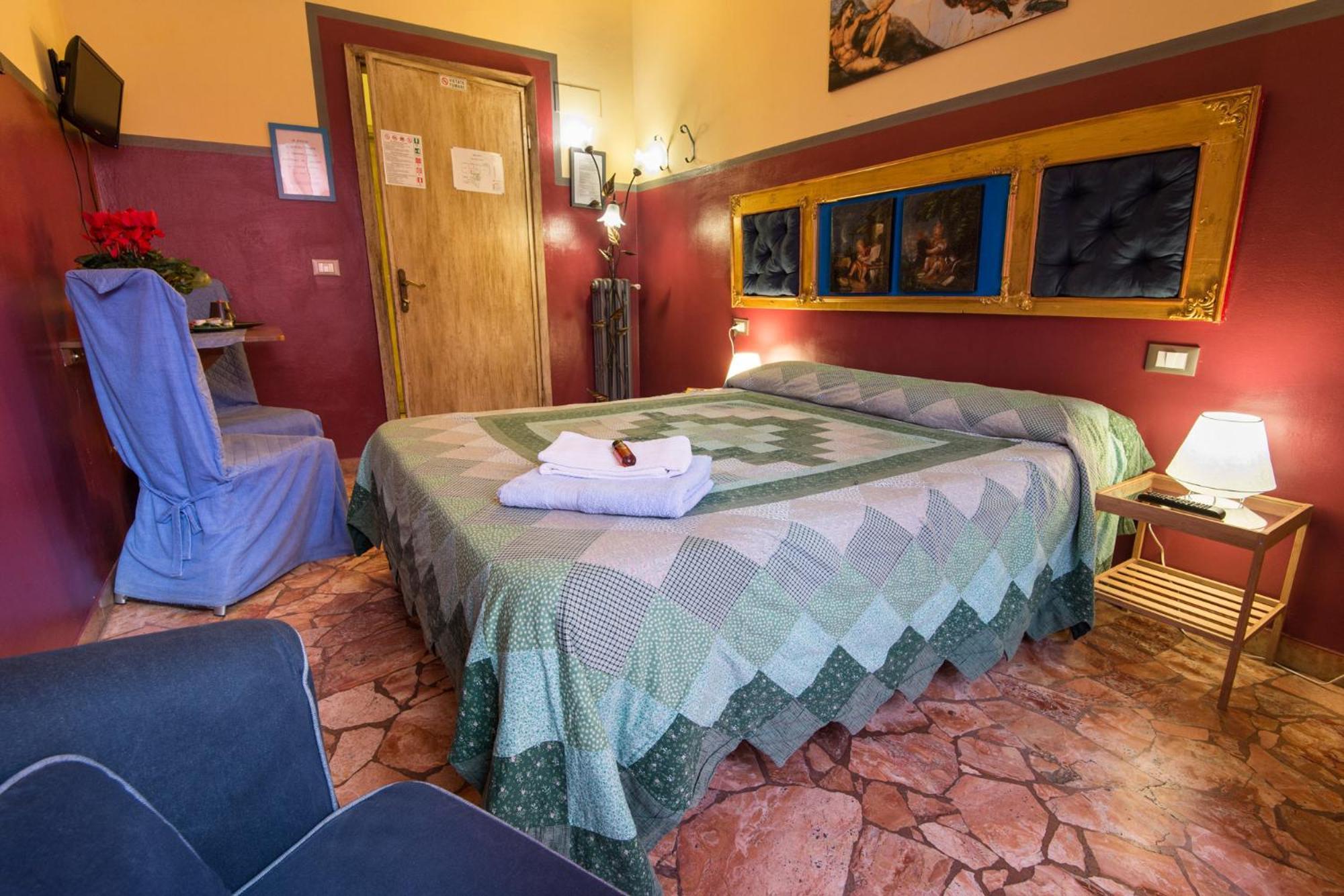 Camera Singola con Bagno in Comune