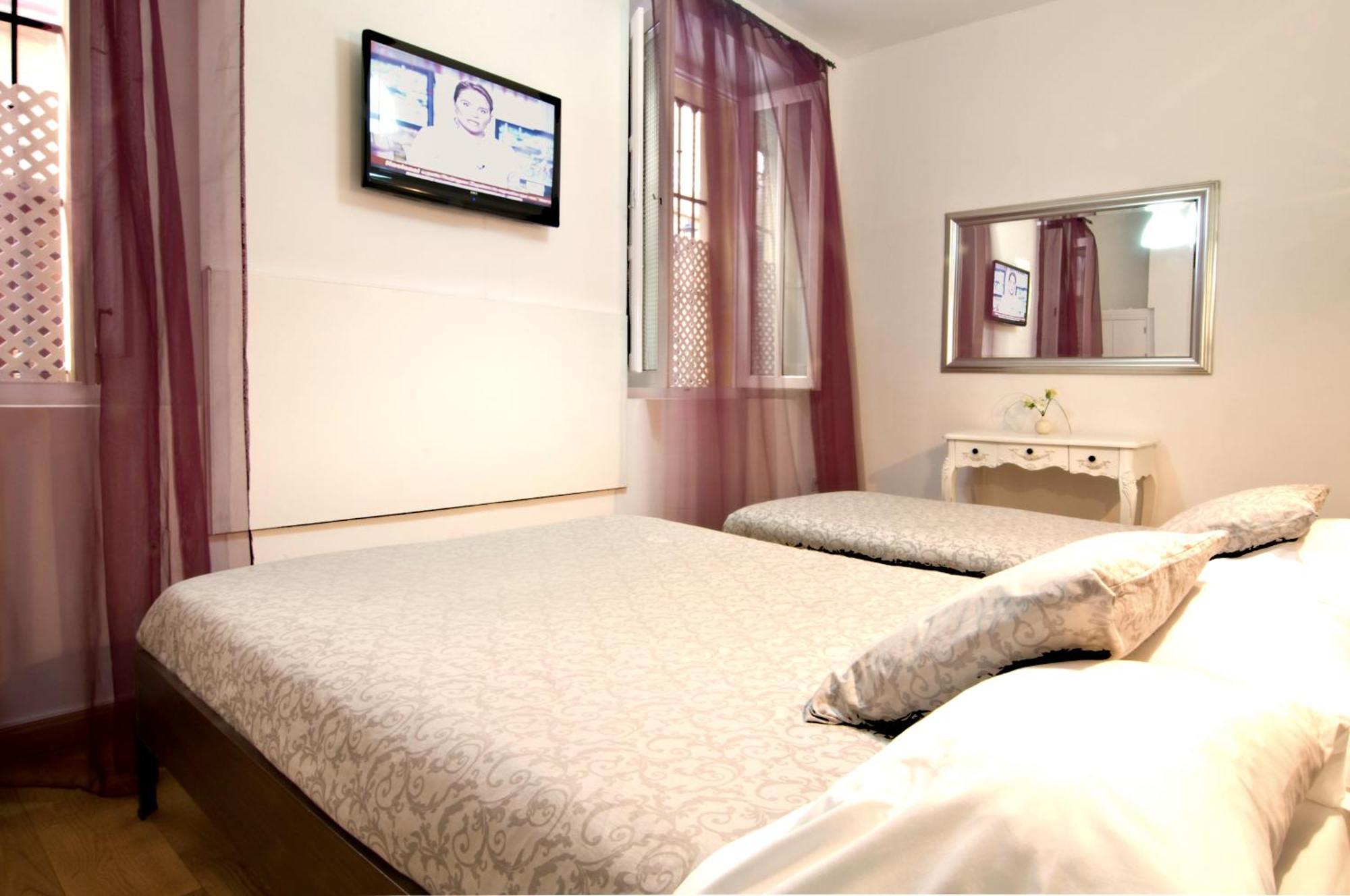 Camera Matrimoniale con Letto Supplementare