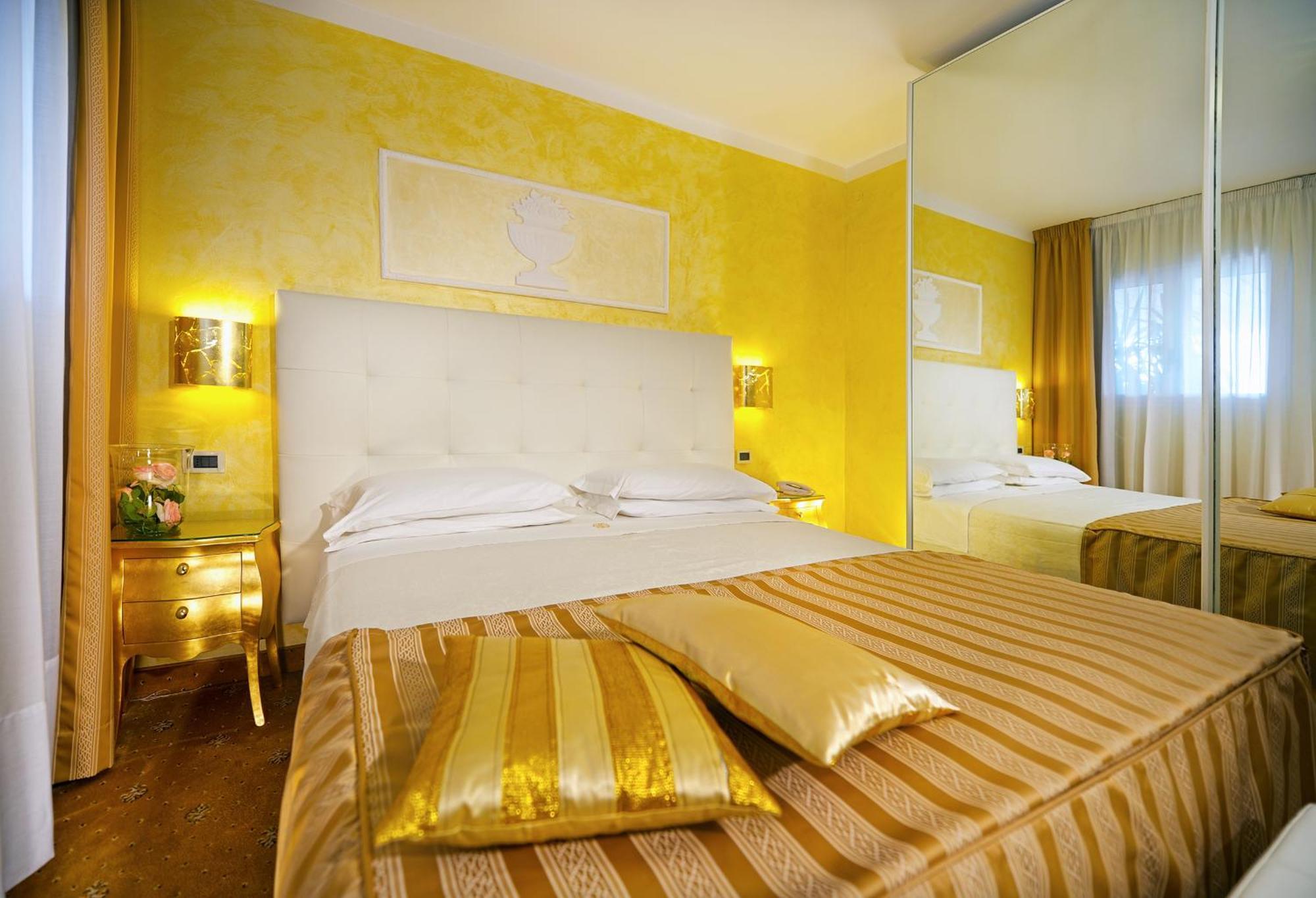 Deluxe Double or Twin Room,1216418155:JPEG