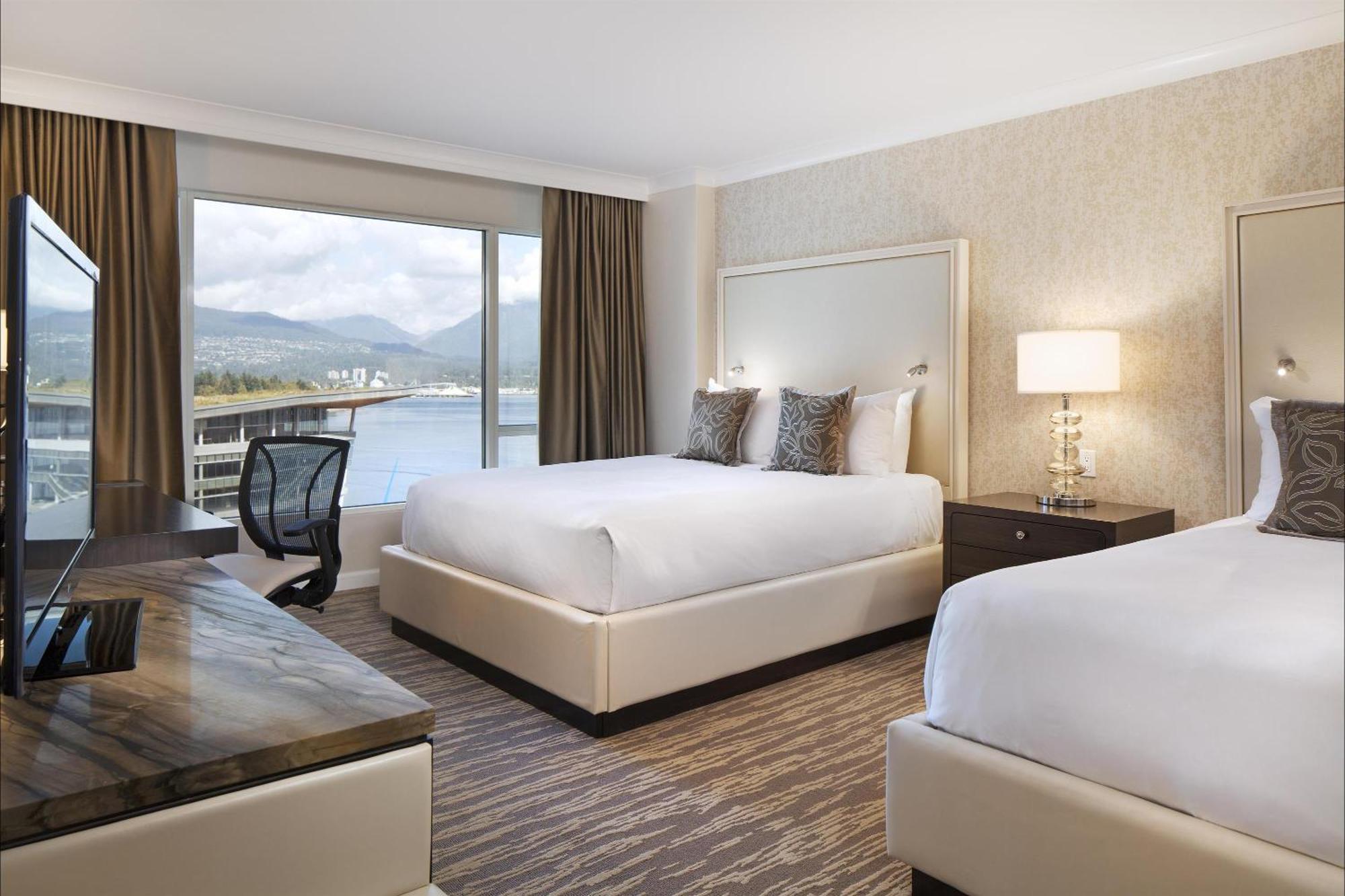 Harbor View Suite King Bed Sofa bed