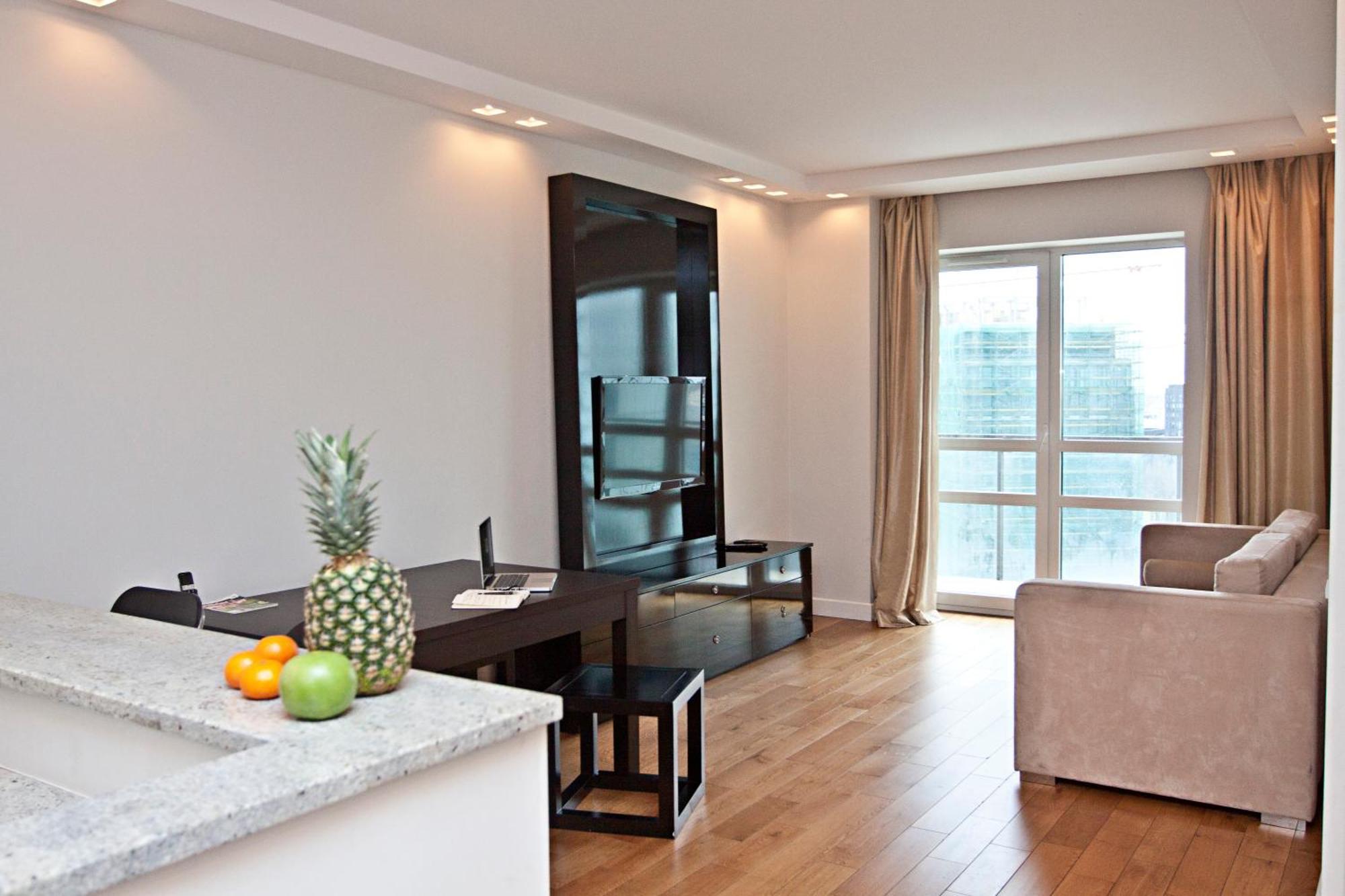 Deluxe One-Bedroom Apartment