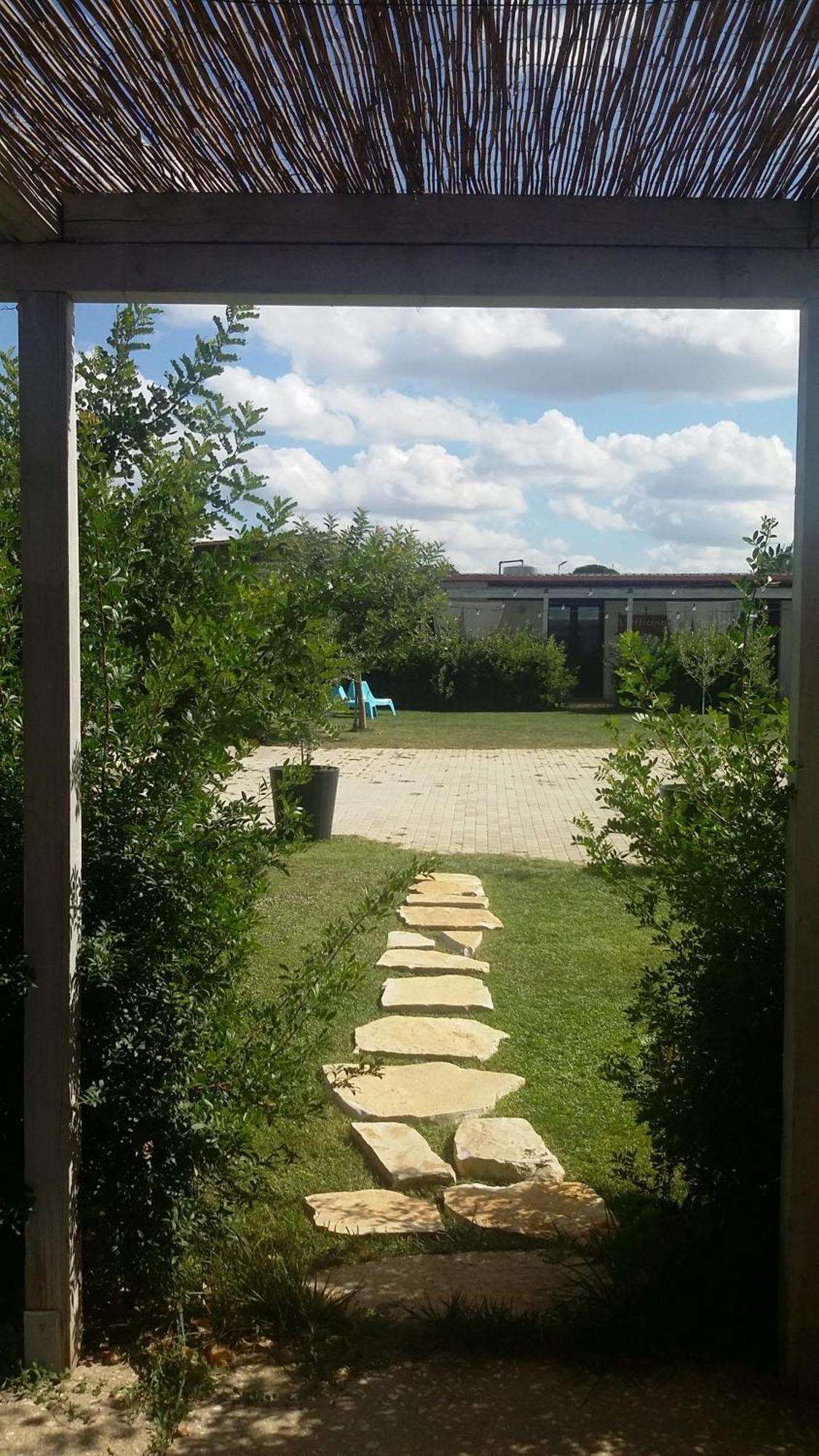 Appartamento con 2 Camere da Letto e Vista Giardino