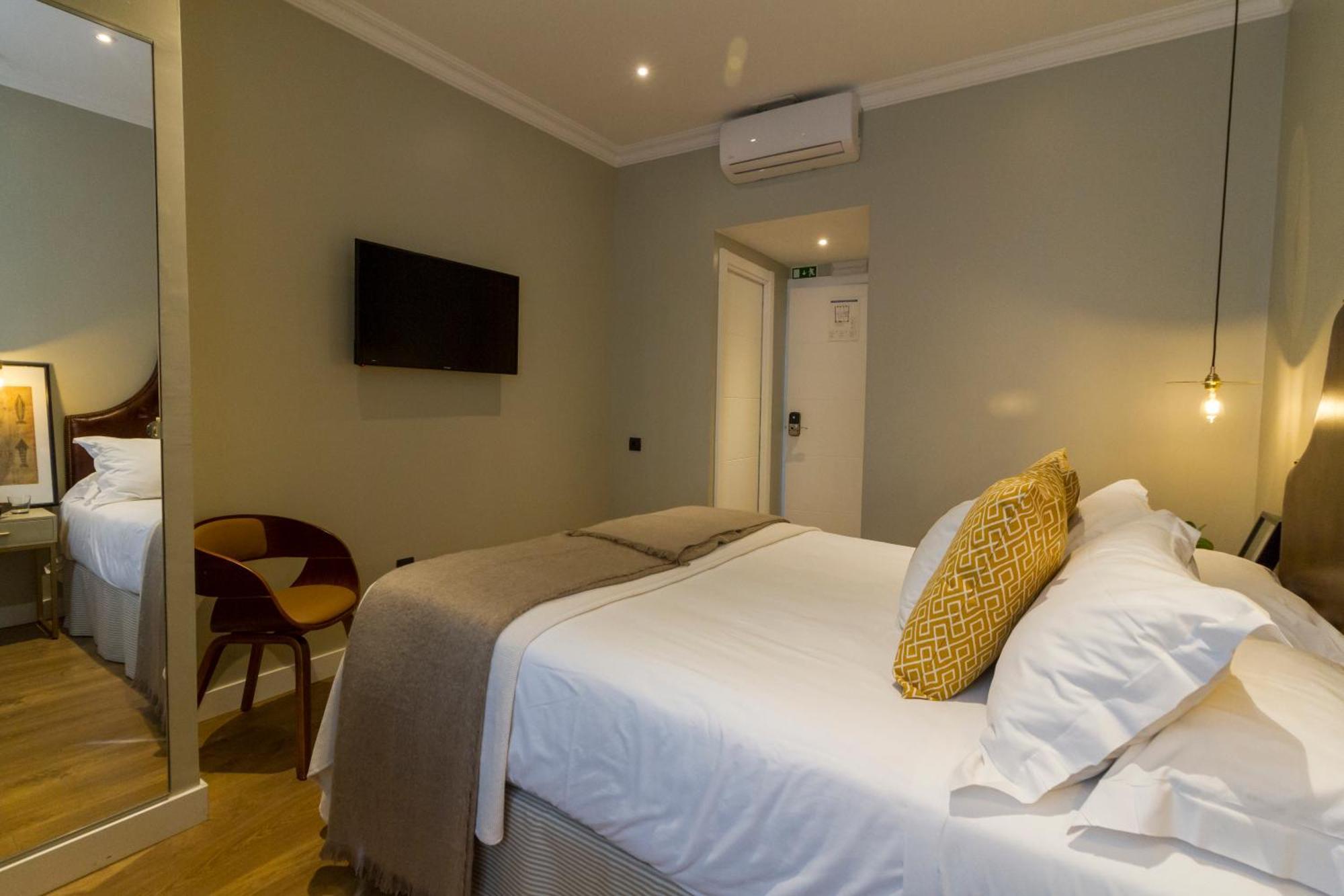 Double or Twin Room Private Ensuite Bathroom