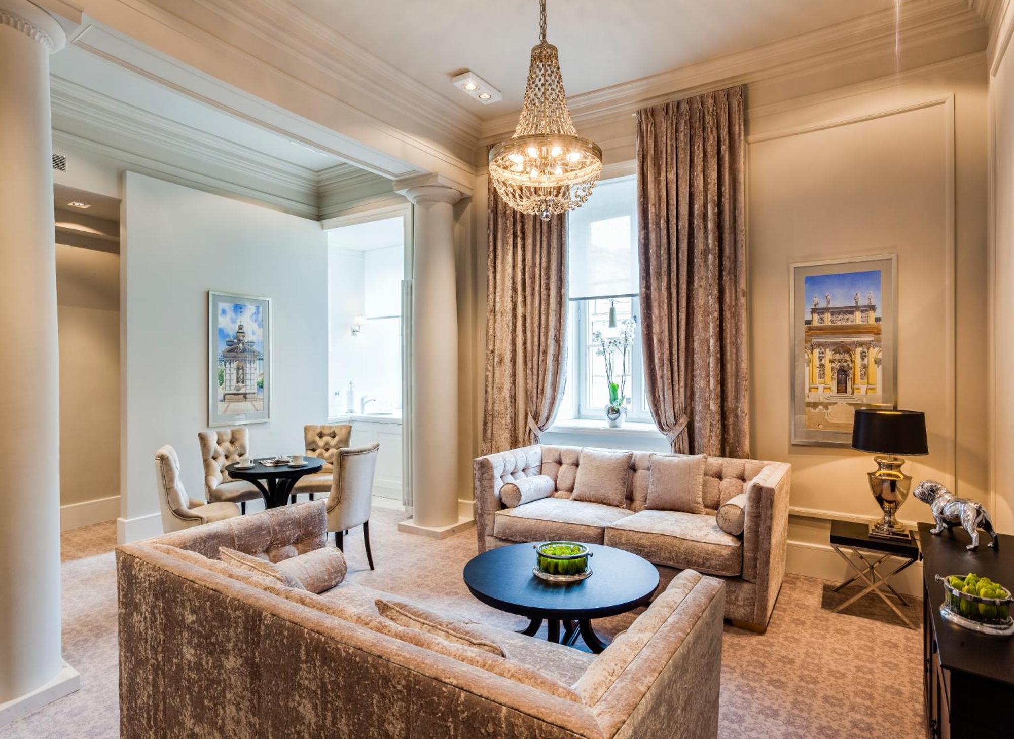Deluxe Apartment